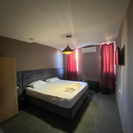 Fama Aparthotelスコピエ エクステリア 写真